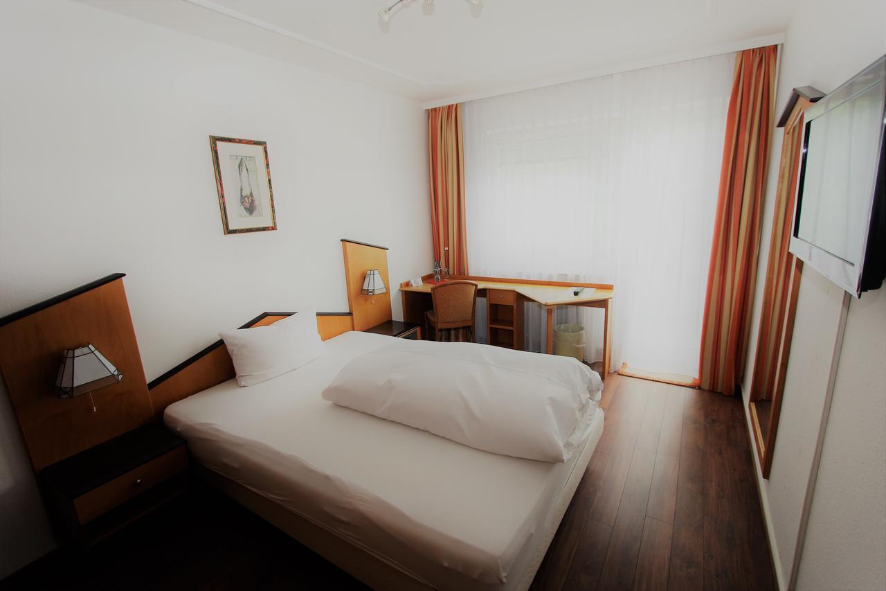 Gaestehaus Am Kurpark 빌린겐슈베닝겐 외부 사진